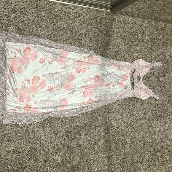 floral and lace slit dress — doesn’t fit me - Picture 2 of 5